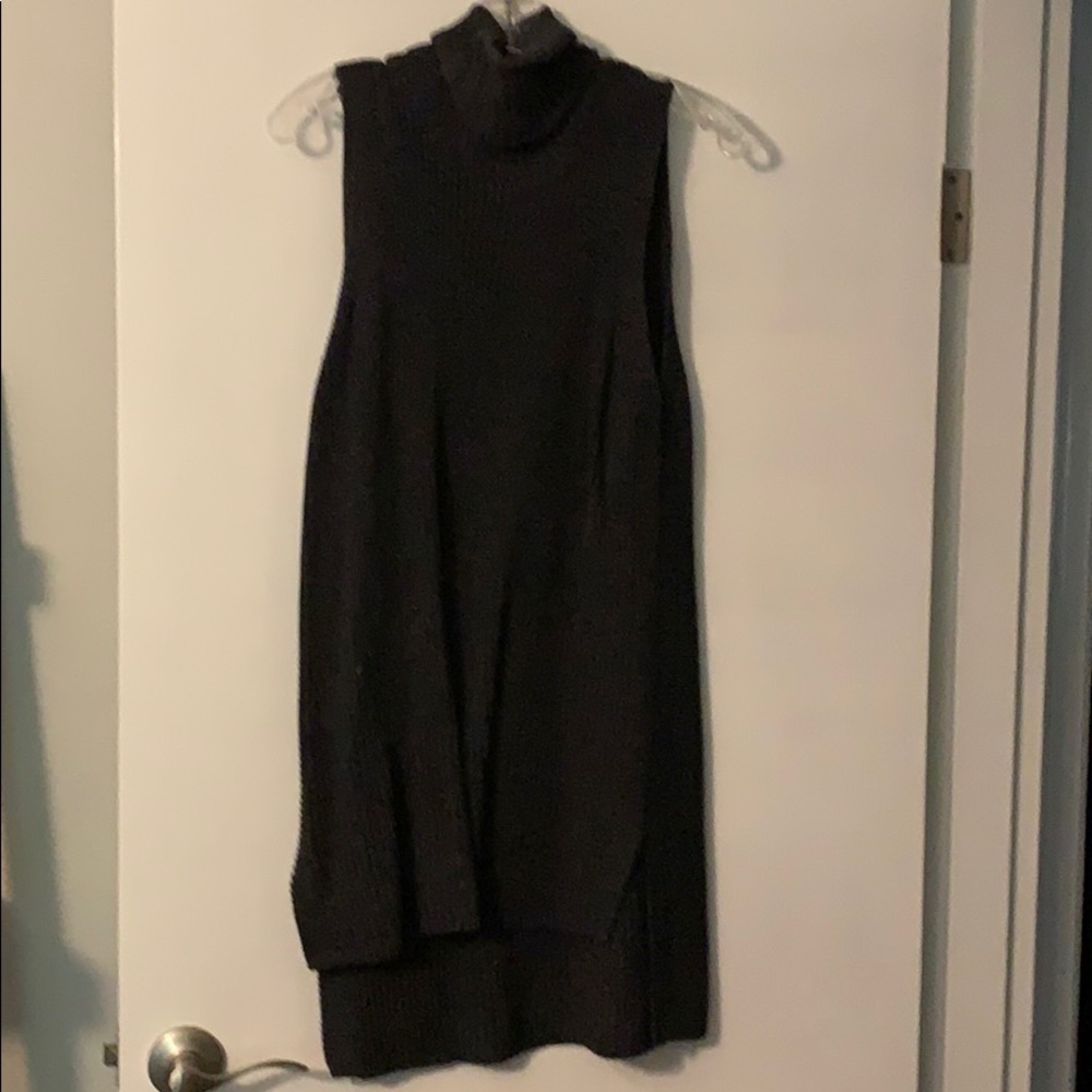Sleeveless cowl neck sweater